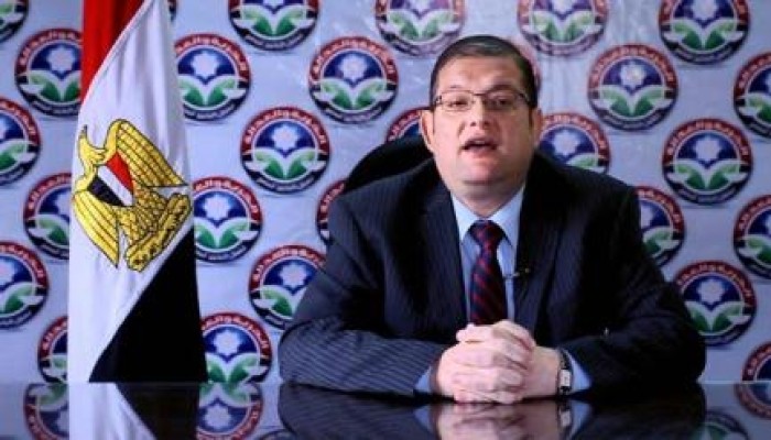 ابنة "حازم فاروق" نقيب أطباء أسنان مصر : بيموتوه بالبطيء في سجن العقرب