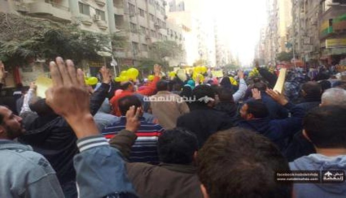 بهتافات مدوية.. ثوار الطالبية يطالبون برحيل العسكر