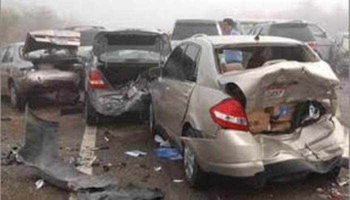 إصابة 6 أشخاص في حادث انقلاب سيارة بصحراوي البحيرة