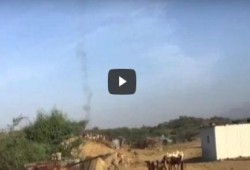 بالفيديو.. سقوط طائرة بحرينية فوق مدينة جازان السعودية ونجاة قائدها