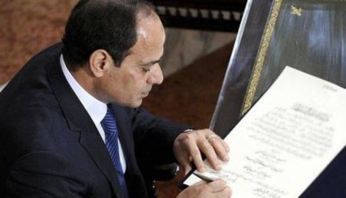 قبل ذكرى يناير.."بالأسماء" السيسي يحيل 13 وكيلًا بـ"المخابرات العامة" للمعاش