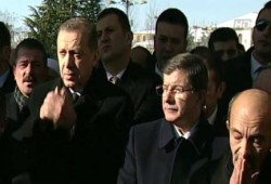 بالصور.. "أردوغان" يشارك في جنازة الصحفي التركي الذي توفي بالسعودية