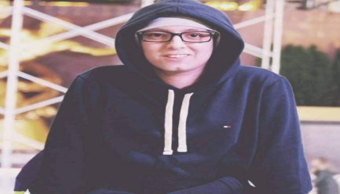 "مهند إيهاب" ابن الـ 19عاما الذي خرج من سجون السيسي مصابا بالسرطان