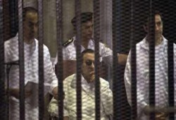 حكم نهائي بسجن "مبارك" ونجليه 3 سنوات بقضية القصور الرئاسية... ورفض الطعن