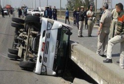 نحس السيسي.. مصرع شخص وإصابة 4 فى حادث انقلاب سيارة على طريق "سوهاج البحرالأحمر"