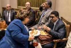 منع الصحفيين من دخول البهو الفرعوني بمجلس الشعب بعد نشر صور محرجة لأعضاء برلمان العسكر