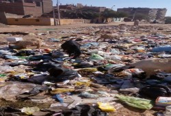 فضيحة بالصور.."في عهد السيسي الخائن.. القمامة تحيط بمحافظة أسوان السياحية فى عيدها القومي"