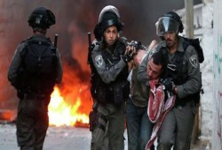 اعتقال 10 فلسطينيين بالضفة.. ومنع رائد صلاح ونشطاء من السفر