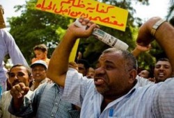 لليوم الثاني على التوالي.. عمال مصنع السكر بالفيوم يواصلون إضرابهم