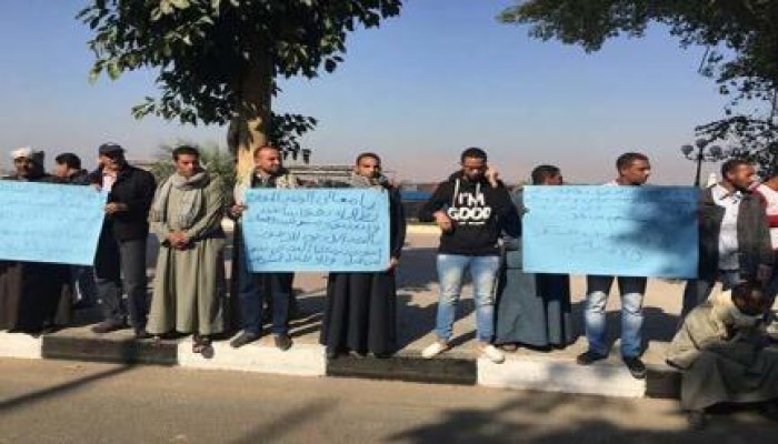 وقفة لعمال قطاع الأمن والنظافة بالأقصر يطالبون بتطبيق الحد الأدنى للأجور