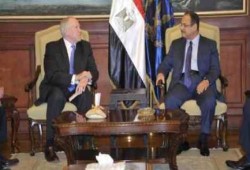 وزير داخلية الانقلاب يتلقى تعليمات أمريكا بشأن مواجهة 25 يناير