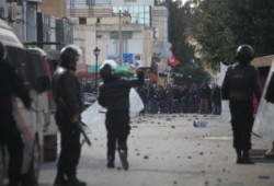 انتفاضة في 11 مدينة تونسية تحت شعار  "شغل..حرية..كرامة"