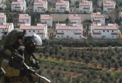 مقدسيون: سيطرة الاحتلال الصهيوني على منازلنا بالأحياء العربية تمهد لتقسيم الأقصى