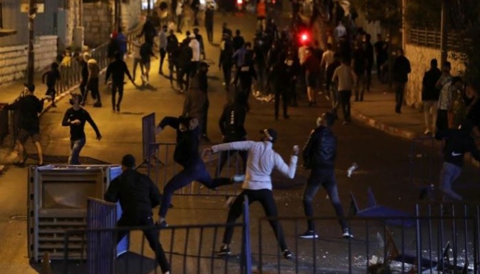 خطيب الأقصى يدعو العائلات المقدسية لتشكيل لجان دفاع عن المدينة