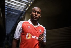 لاعب ليبي يخطف الأنظار في البرتغال بطريقة إفطاره بالمباراة