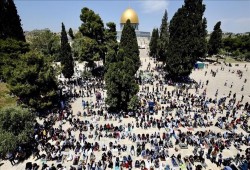 60 ألفا أدوا صلاة الجمعة الثالثة من رمضان في المسجد الأقصى