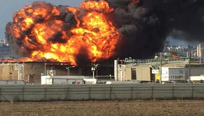 حريق في منشآت نفطية تابعة للاحتلال بمدينة حيفا