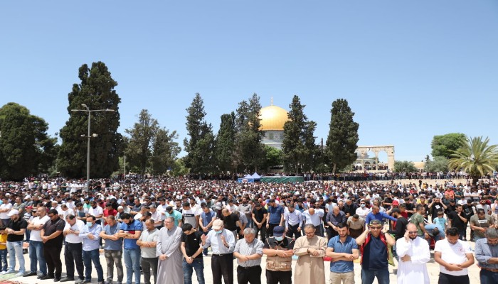 70 ألفًا يصلون الجمعة اليتيمة في رحاب الأقصى رغم قيود الاحتلال