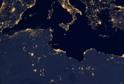 صور لنهر النيل والقاهرة بصورة ليلية من الفضاء