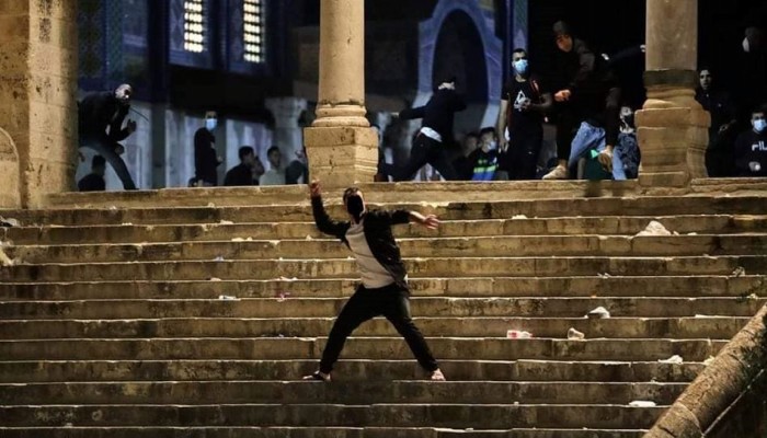 القدس تنتفض .. عشرات الإصابات بمواجهات باب العامود