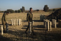 الجيش الإسرائيلي يأمر جنوده بعدم حمل سلاحهم في الطريق إلى قواعدهم