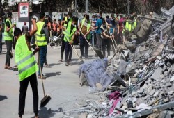 "حنعمرها".. أكبر حملة تطوعية لإزالة آثار العدوان من شوارع غزة