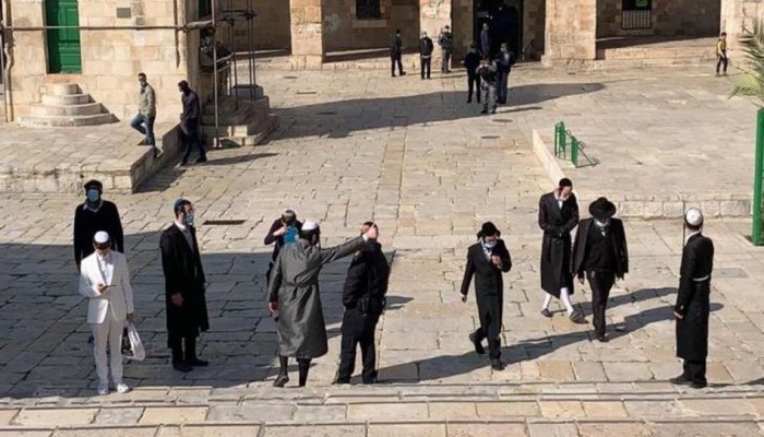 عشرات المستوطنين يقتحمون "الأقصى" وسط حراسة شرطة الاحتلال