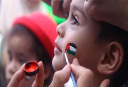 الاحتلال يعتقل طفلة من "الشيخ جراح" بتهمة رسم علم فلسطين