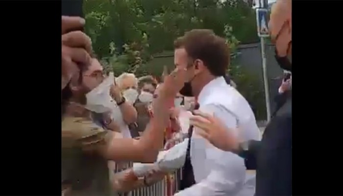 ماكرون يتلقى صفعة على وجهه من مواطن فرنسي