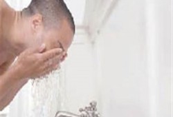 ما الأفضل الاستحمام ليلا أم صباحا؟