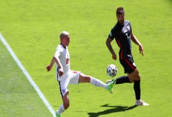 الانجليزي: فودين يبهر الجماهير بكونترول عالمي معيداً ذكريات هدف بو جاسكوين