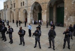 شرطة الاحتلال تعزز انتشارها في القدس.. ودعوات لانتفاضة