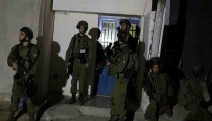 جيش الاحتلال يعلن استمراره باقتحام منازل الفلسطينيين بالضفة