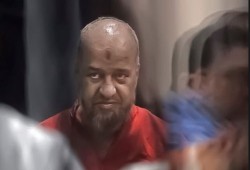 نظراتك تخيفهم رغم حصونهم