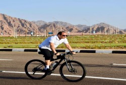 السيسي يلهو بدراجة هوائية أثناء مناقشة أزمة سد النهضة بمجلس الأمن