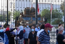 أحزاب وكتل برلمانية تونسية ترفض انقلاب سعيّد وتطالبه بالتراجع