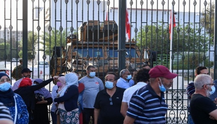 أحزاب وكتل برلمانية تونسية ترفض انقلاب سعيّد وتطالبه بالتراجع