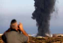 قناة عبرية: صواريخ غزة أصابت بنى تحتية في عسقلان