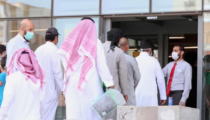 السعودية تحظر دخول غير الملقحين ضد كورونا إلى الأماكن العامة