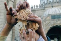 وسم "إلا رغيف العيش" يتصدر منصات التواصل