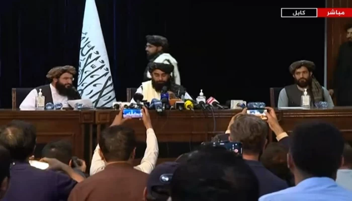 المتحدث باسم طالبان يظهر للعلن للمرة الأولى بعد سنوات من التخفي