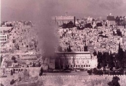 "حماس": الأقصى خط أحمر والمقاومة متأهبة لرد جرائم الاحتلال