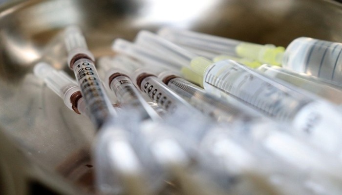 فعالية لقاح كورونا تتضاءل بعد 6 شهور.. والحل "جرعة معززة"