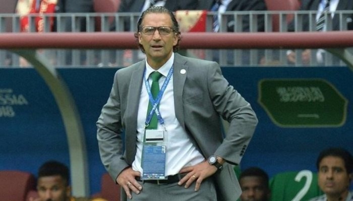الاتحاد المصري يفاوض مدرب السعودية السابق لخلافة البدري