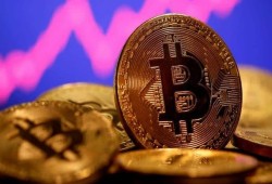 بيتكوين تجمع بين خواص التقنية والعملات
