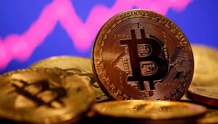 بيتكوين تجمع بين خواص التقنية والعملات