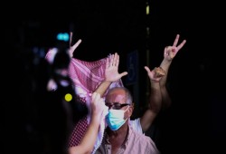 فلسطينيون يهاجمون مراسل قناة عبرية أمام محكمة الناصرة