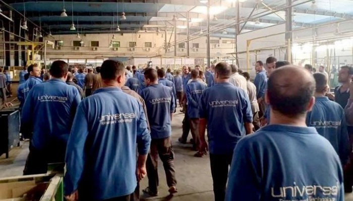 عمال يونيفرسال ينظمون أنفسهم للدفاع عن حقوقهم المسلوبة.. وحكومة الانقلاب لا تحمي ظهورهم