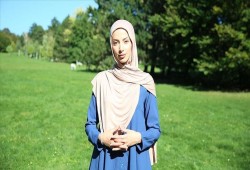 مسلمة محجبة تتعرض لهجوم عنصري في النمسا