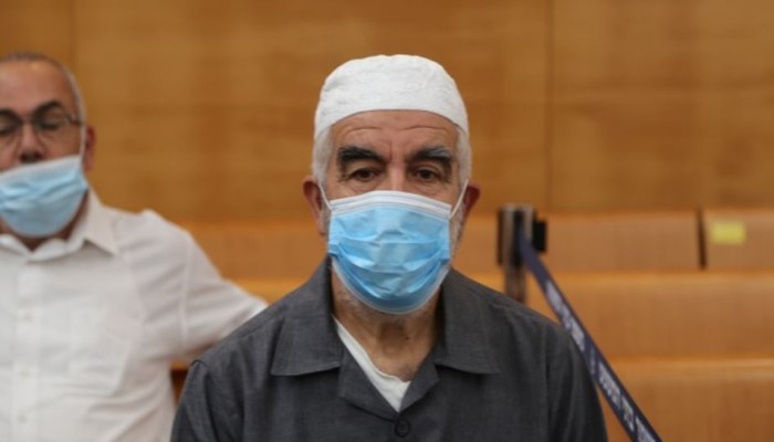 محامو الشيخ رائد صلاح يُعربون عن تخوفهم "العميق" على صحته
